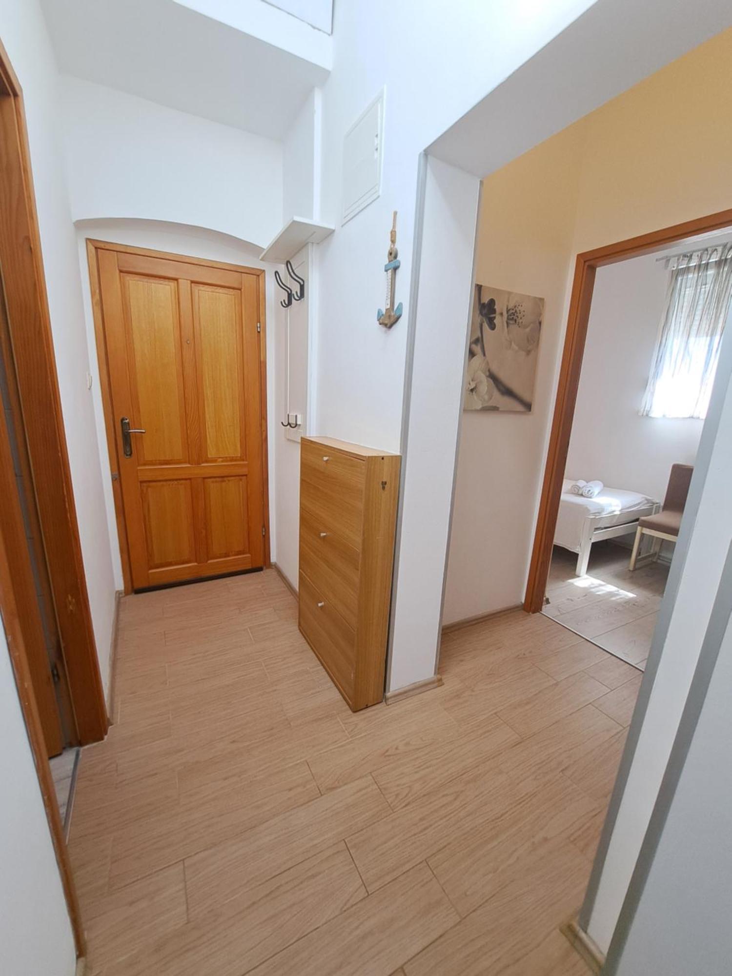Apartment Sweet Lustig *